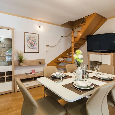 Besondere Privatvilla Mit Grossem Pool Grizane-Belgrad