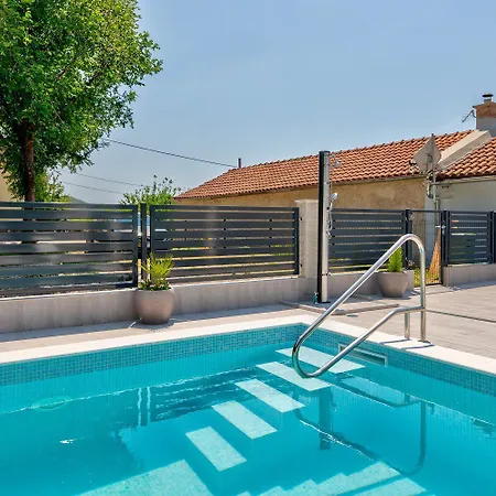 Besondere Privatvilla Mit Grossem Pool * Grizane-Belgrad