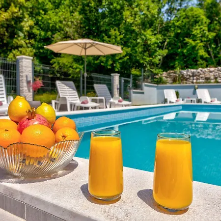 Besondere Privatvilla Mit Grossem Pool Grizane-Belgrad