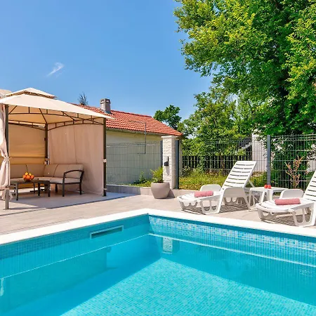 Vikendica Besondere Privatvilla Mit Grossem Pool