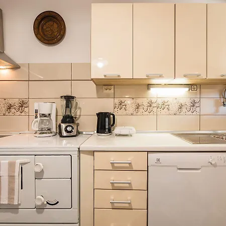 Besondere Privatvilla Mit Grossem Pool Vikendica Grizane-Belgrad
