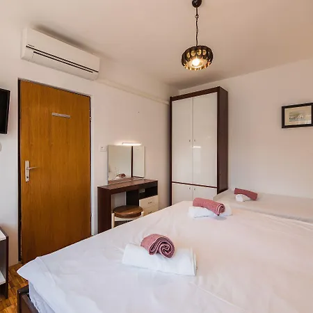 Besondere Privatvilla Mit Grossem Pool *