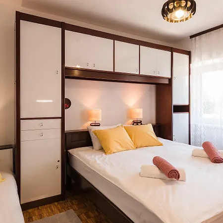 Besondere Privatvilla Mit Grossem Pool Vikendica Grizane-Belgrad