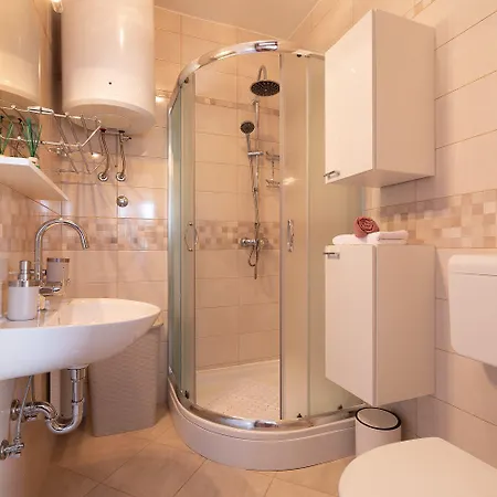Besondere Privatvilla Mit Grossem Pool Vikendica *
