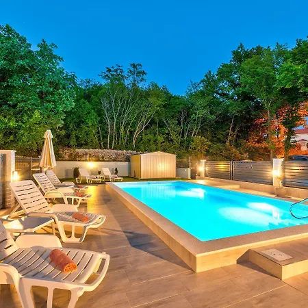 Besondere Privatvilla Mit Grossem Pool Vikendica *