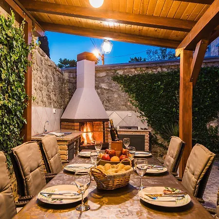 Vikendica Besondere Privatvilla Mit Grossem Pool Grizane-Belgrad