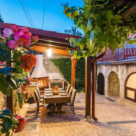 Besondere Privatvilla Mit Grossem Pool Grizane-Belgrad
