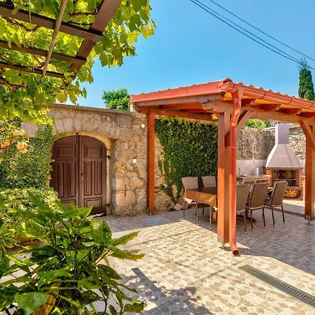 Besondere Privatvilla Mit Grossem Pool Grizane-Belgrad